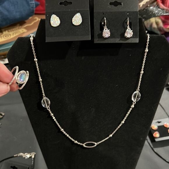 Silver Necklace unique pattern, 2 pairs of earrings and a ring - Picture 1 of 7